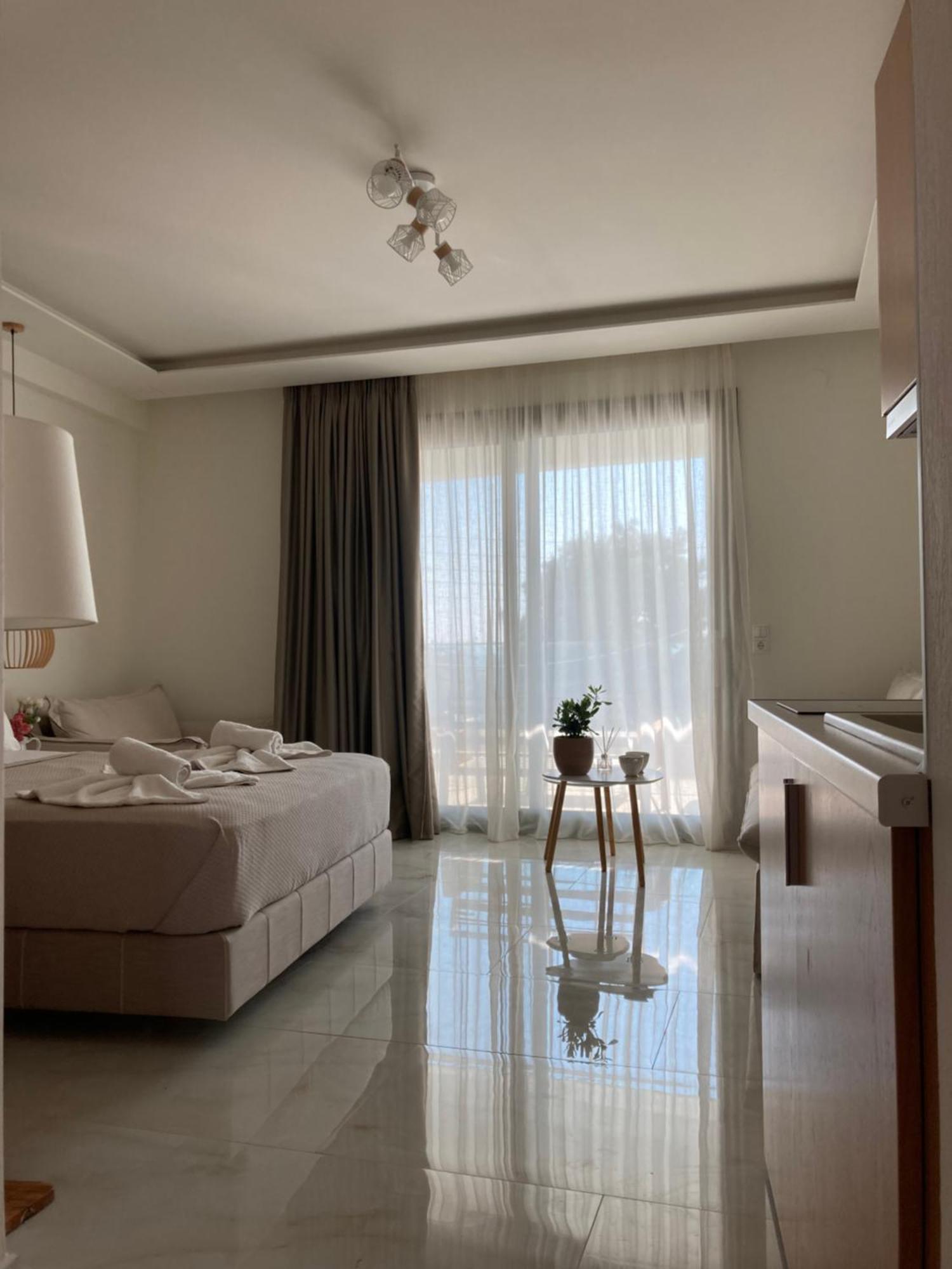 Wide Blue Luxury Boutique Suites Neos Marmaras Zewnętrze zdjęcie